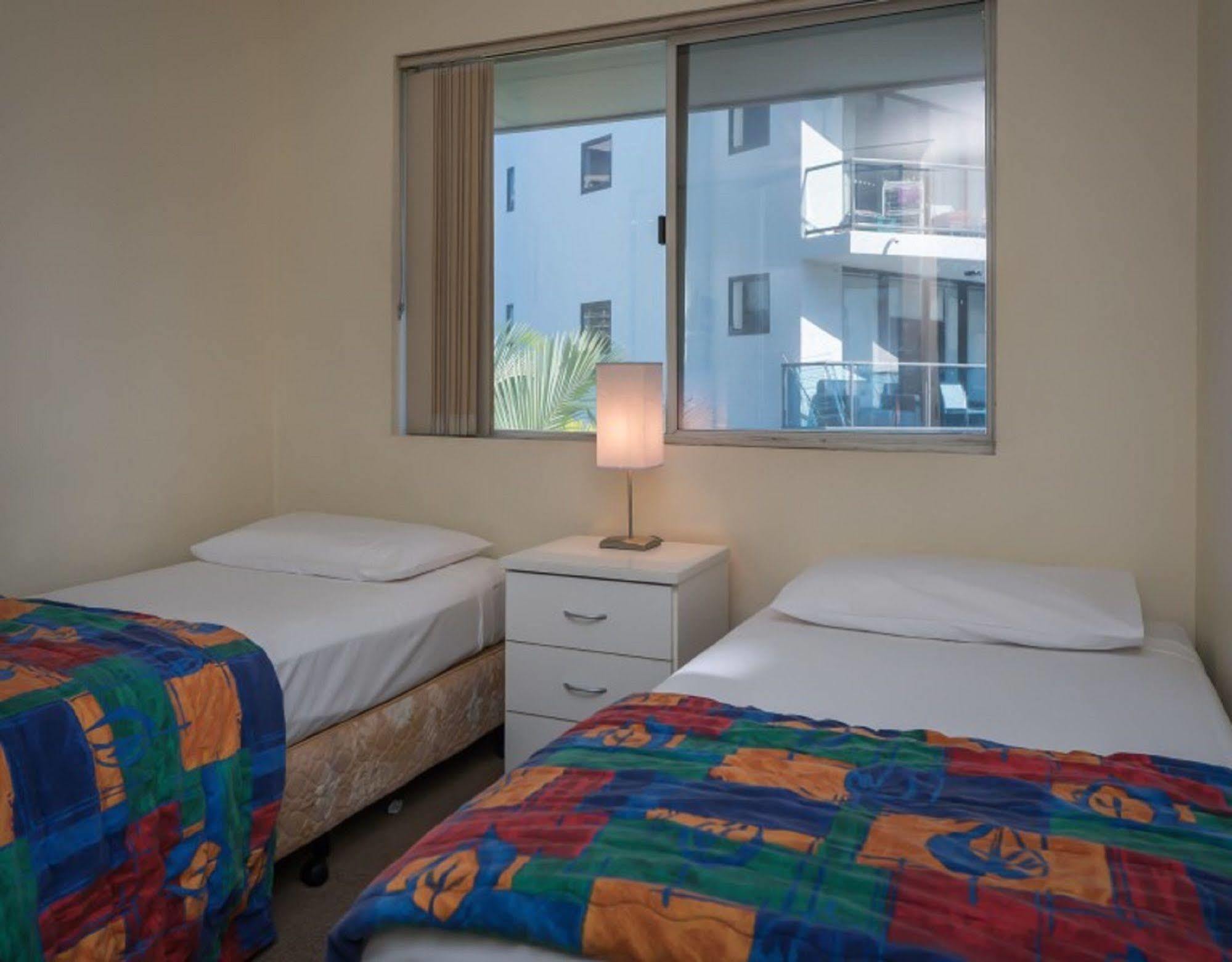 Surfers Tropique Holiday Apartments Гоулд Коуст Екстериор снимка
